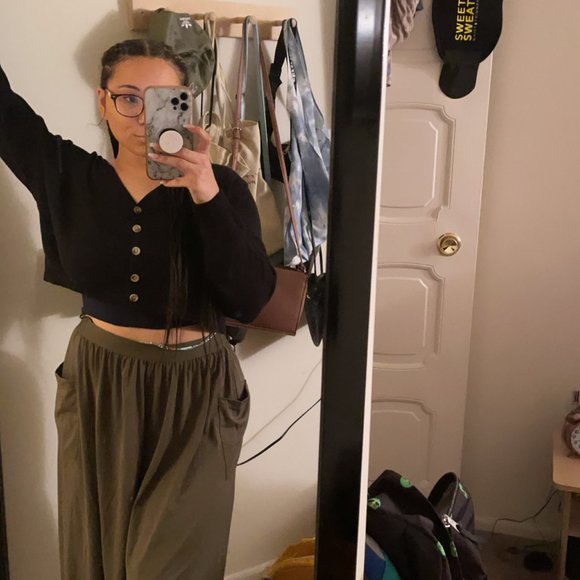 Meet your Posher, Monique - Picture 2 of 4